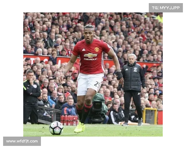 必备中场防守球员推荐与选择指南助你打造铁血防线 必备中场防守球员推荐与选择指南助你打造铁血防线